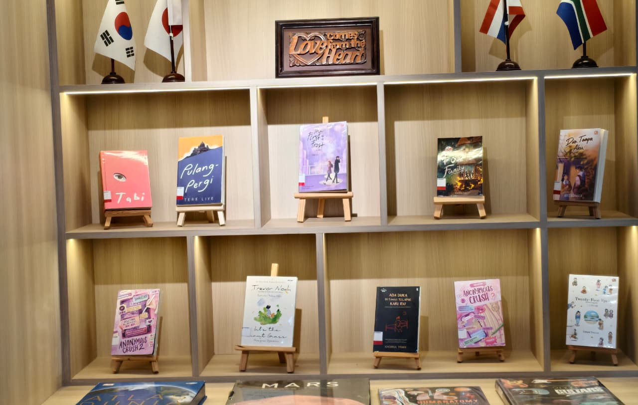 Menemukan Bacaan Baru dari Display Buku di Perpustakaan PENABUR Cipto