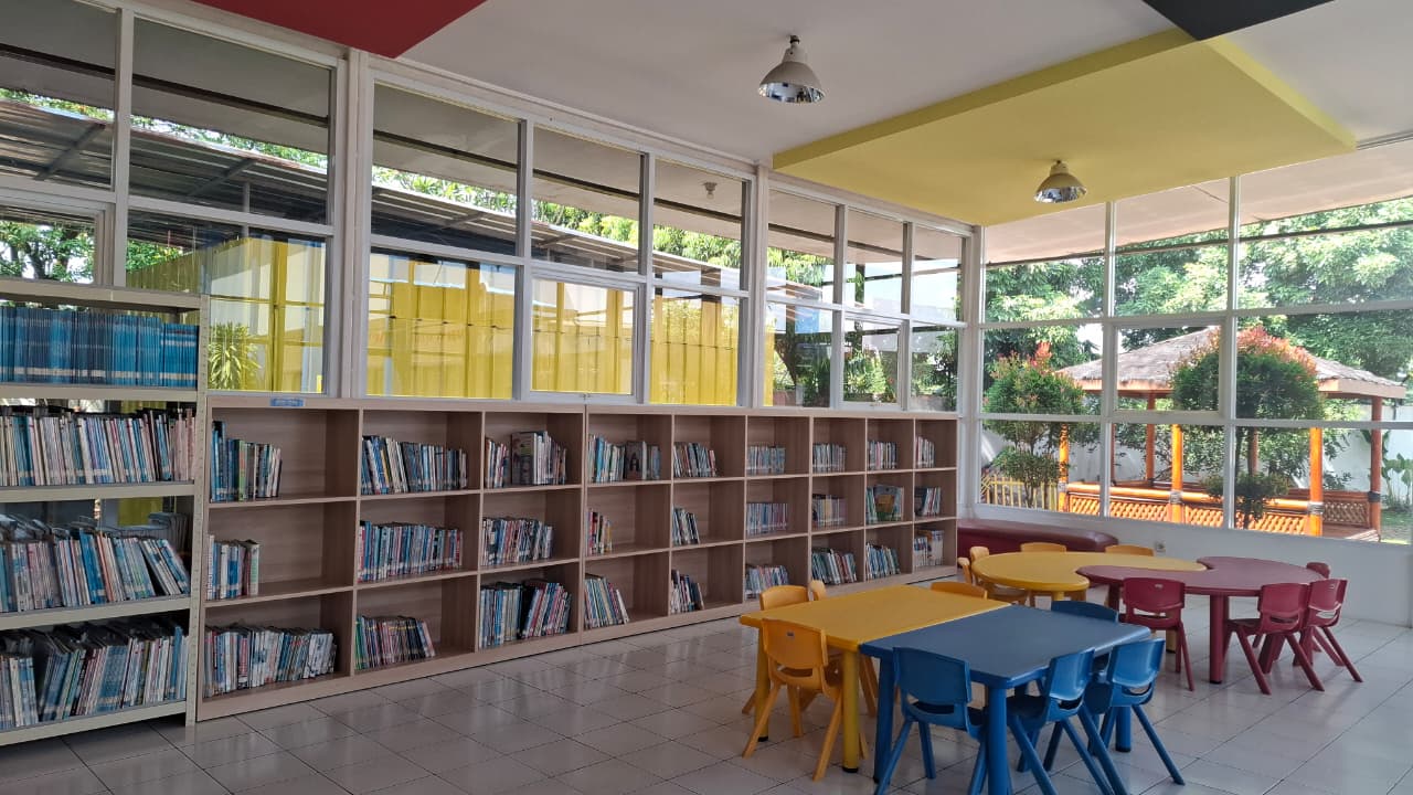 Rak Buku Baru, Semangat Literasi Baru di SDK Plus PENABUR Cirebon